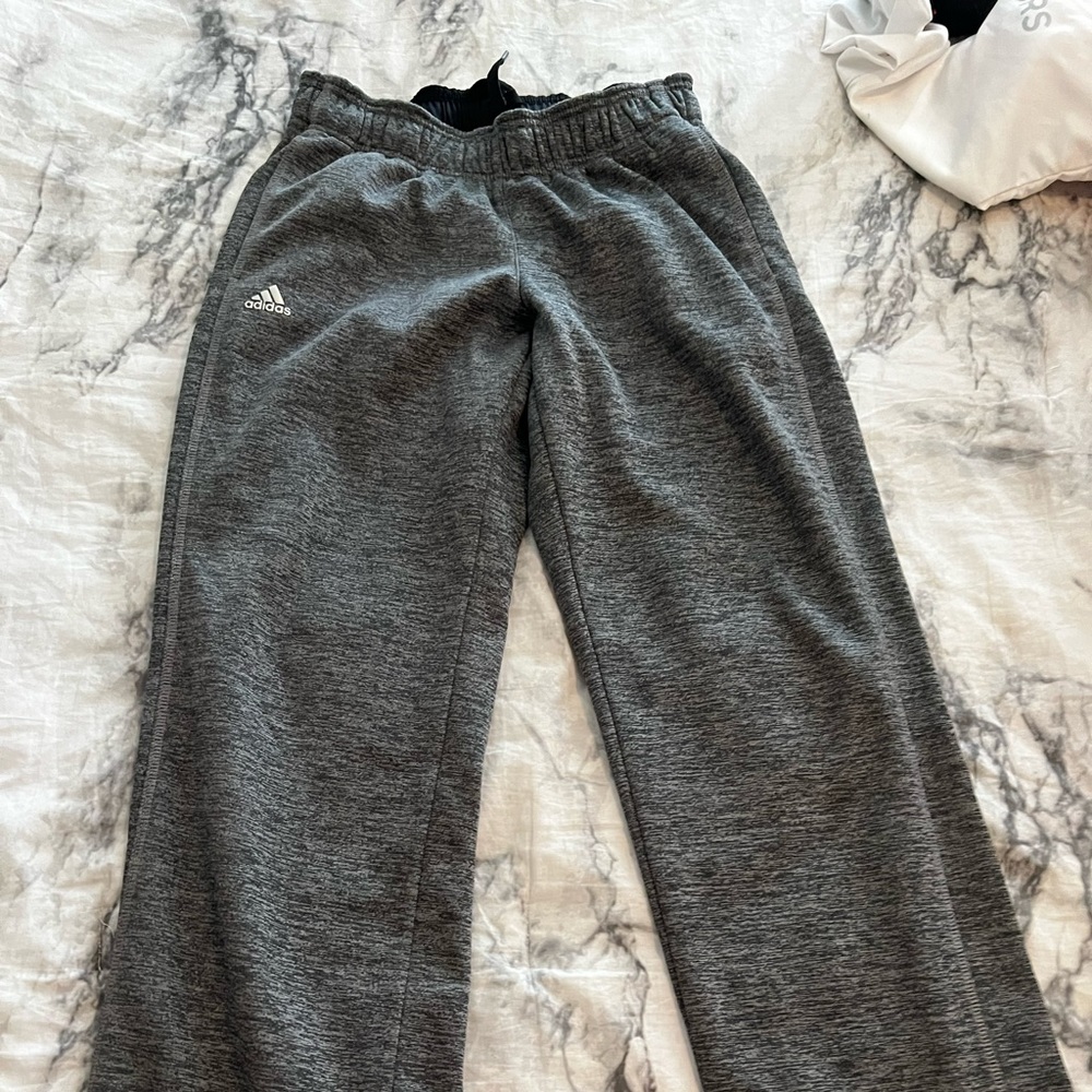 Women, gray sweats